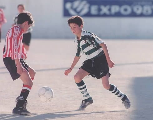 FOTO SUPER imagini cu tanarul Cristiano Ronaldo! Cum arata in copilarie! _4