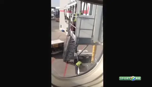 Tu stii ce se intampla cu bagajele tale? Clipul care i-a consternat pe canadieni: ce se intampla la descarcarea din avion! VIDEO