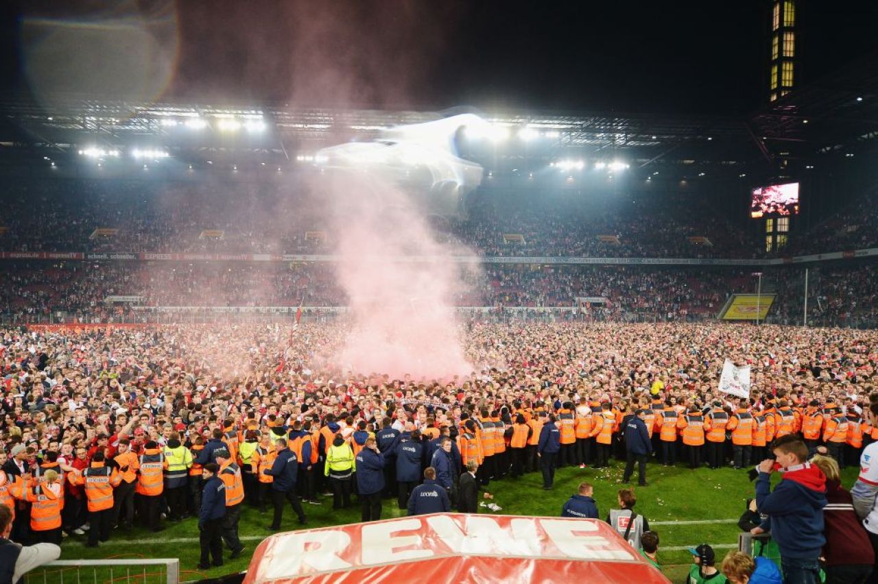 Imagini SUPERBE! Fanii lui Koln au sarbatorit promovarea! El a fost singurul