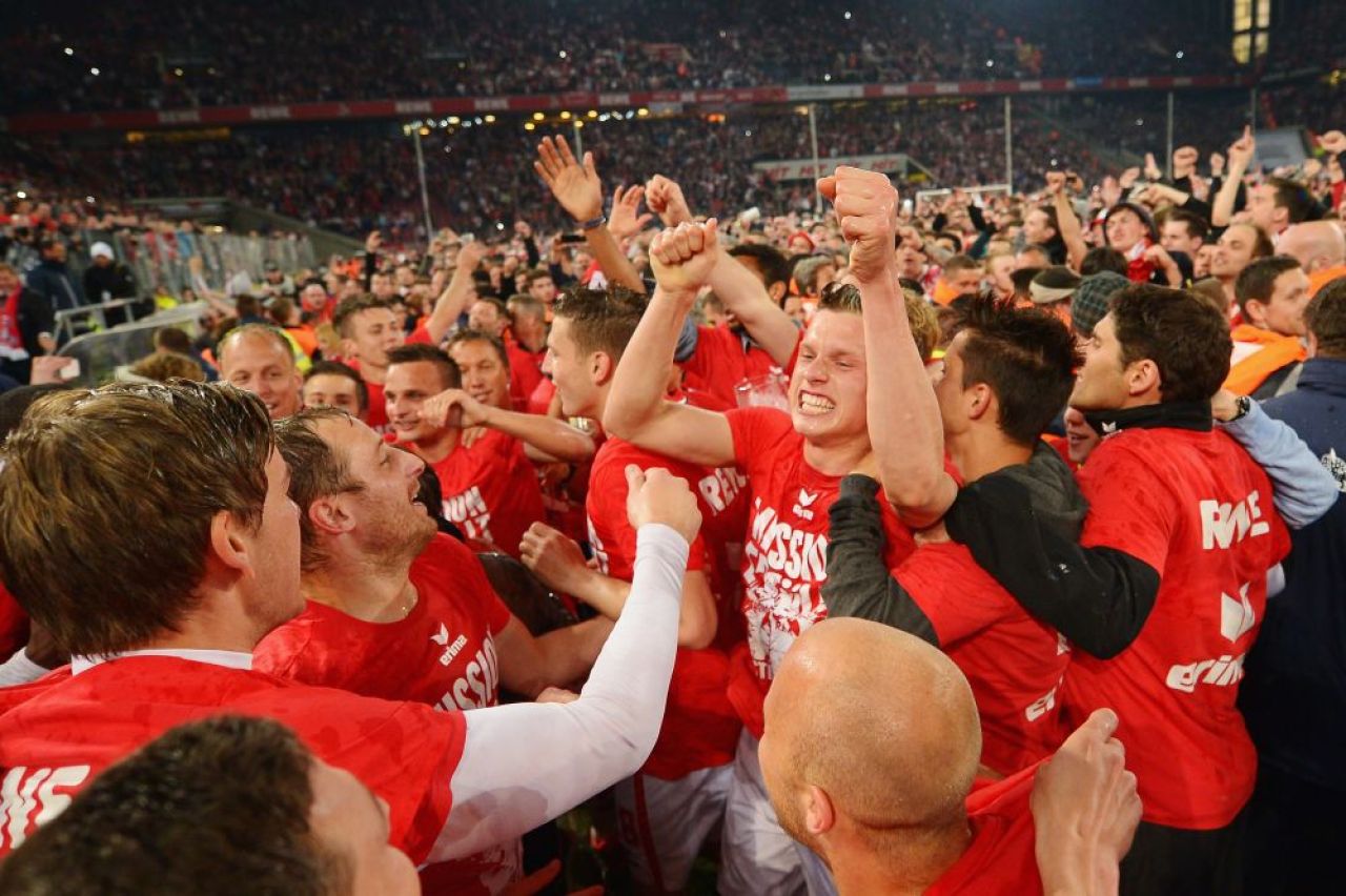 Imagini SUPERBE! Fanii lui Koln au sarbatorit promovarea! El a fost singurul