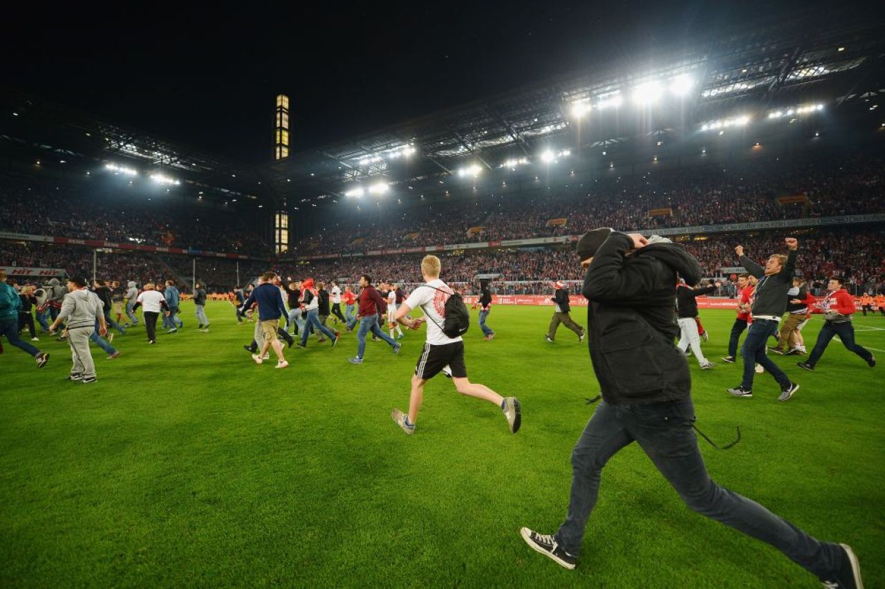 Imagini SUPERBE! Fanii lui Koln au sarbatorit promovarea! El a fost singurul