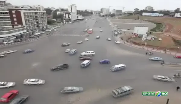 Cea mai haotica intersectie din lume! Etiopia, tara in care singura regula de circulatie e mica intelegere