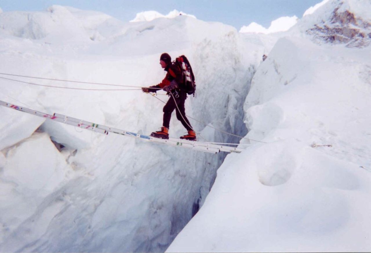 Vesti bune de pe Everest! Horia a trecut la pasul urmator al expeditiei! A urcat la 6200 de metri, AMR 2648m pana pe Everest!_3