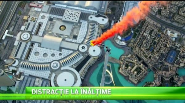 Record mondial pe Burj Khalifa! Ce au facut acesti barbati pe cea mai inalta cladire din lume. SUPER VIDEO