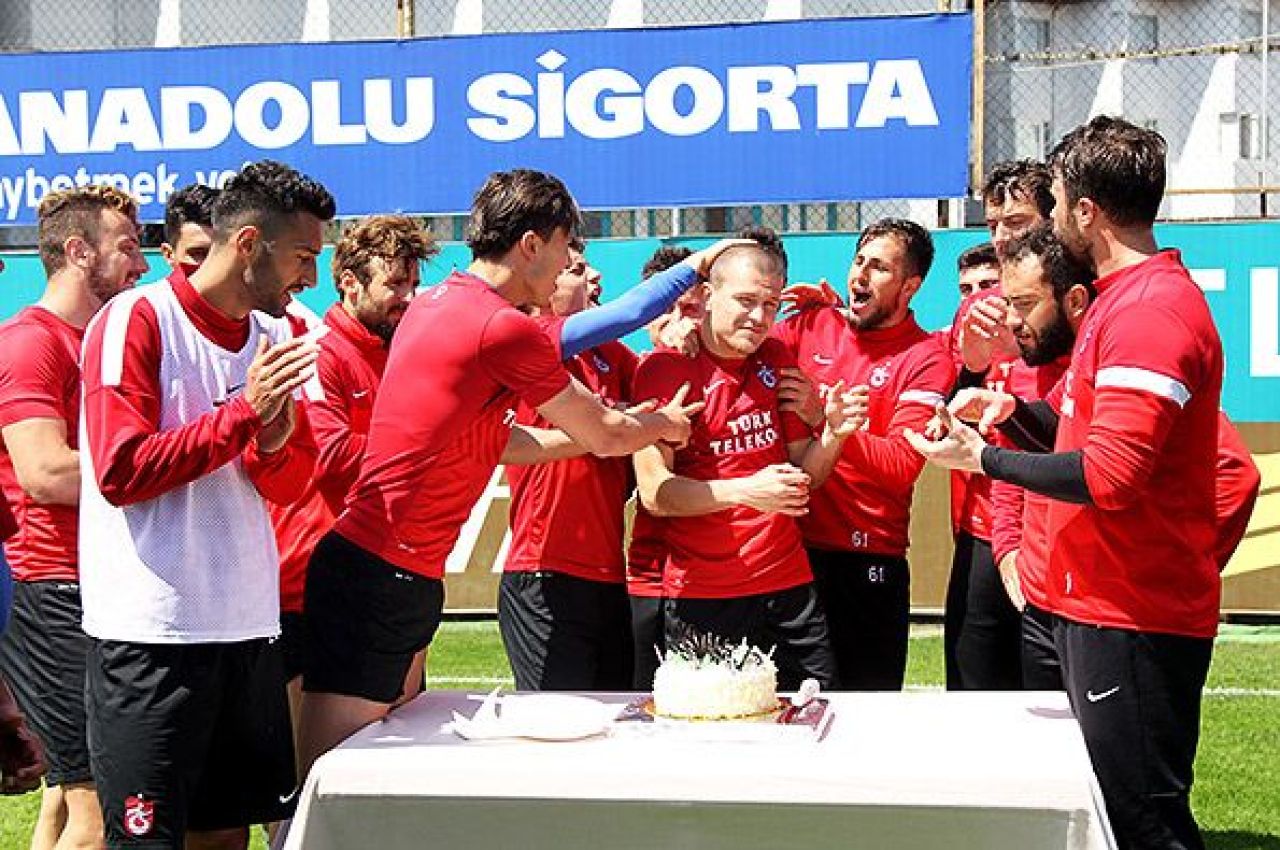FOTO Bourceanu a implinit 29 de ani! Surpriza colegilor l-a facut sa declare: