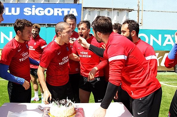 FOTO Bourceanu a implinit 29 de ani! Surpriza colegilor l-a facut sa declare: 