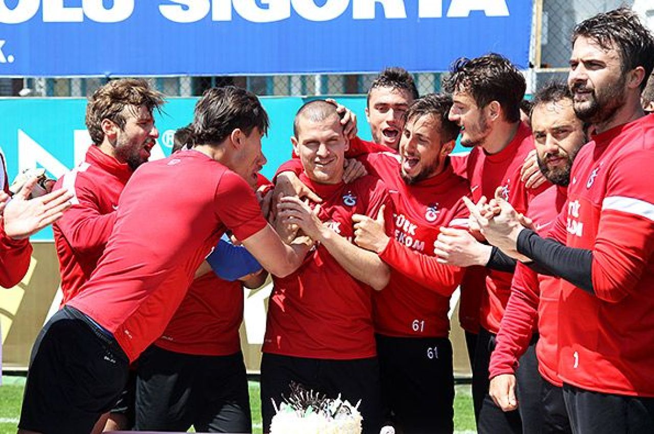 FOTO Bourceanu a implinit 29 de ani! Surpriza colegilor l-a facut sa declare: