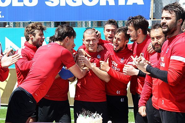 FOTO Bourceanu a implinit 29 de ani! Surpriza colegilor l-a facut sa declare: