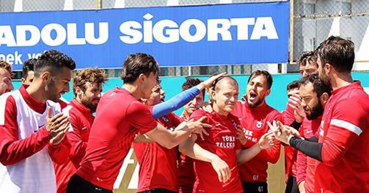 FOTO Bourceanu a implinit 29 de ani! Surpriza colegilor l-a facut sa declare: