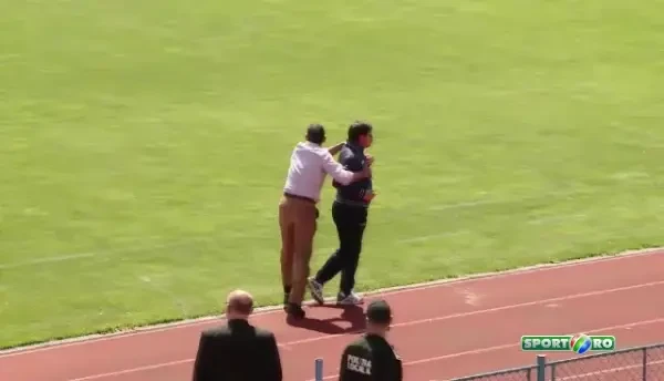 VIDEO: Lacatus s-a transformat in FIARA! A sarit la bataie la finalul meciului: "Pe mine nu ma injura nimeni!"