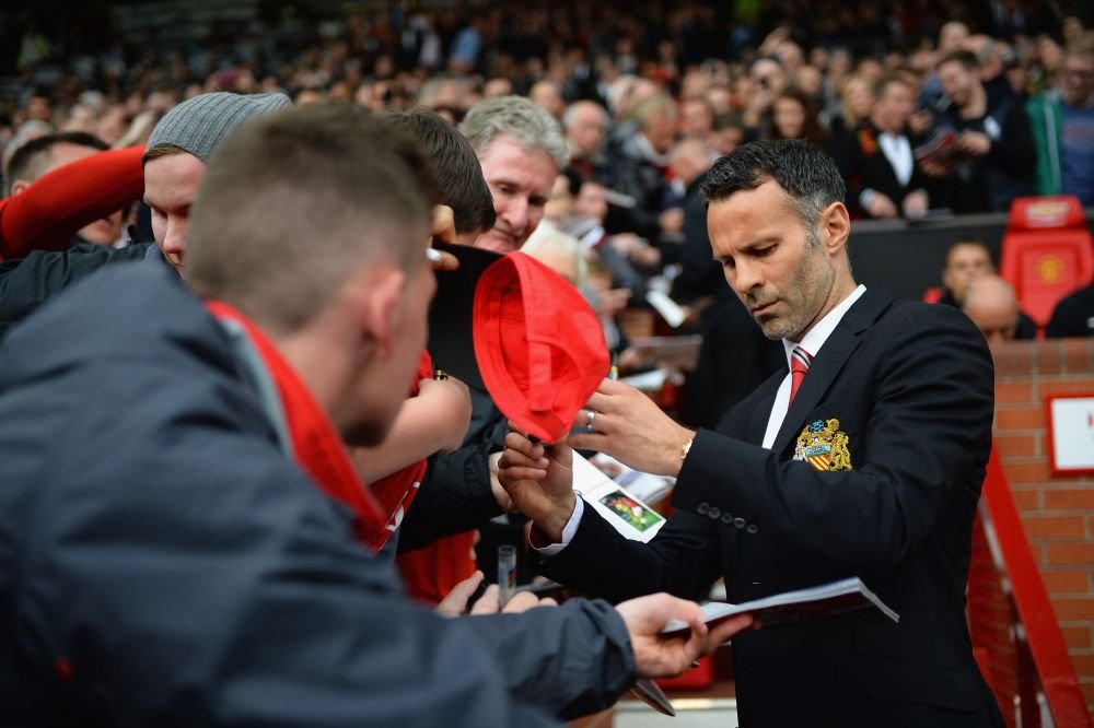 United traieste si rade din nou: Giggs a debutat perfect! 3 meciul care le pot da peste cap planurile oficialilor de la United:_2