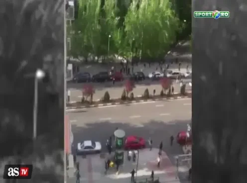 Imagini incredibile! Ultrasii Realului, batai de strada cu cei de la Osasuna: 4 suporteri au ajuns la spital! VIDEO