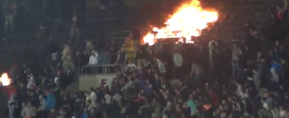 VIDEO | Steaua ROSIE ca focul: ultrasii au dat foc peluzei! Imagini incredibile de la cel mai incins derby al Europei!