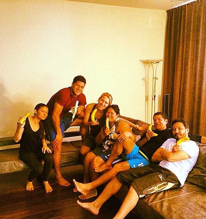 FOTO Campanie FARA PRECEDENT de sustinere pentru Dani Alves! Reactii pe toata planeta dupa atacul cu banane!_3