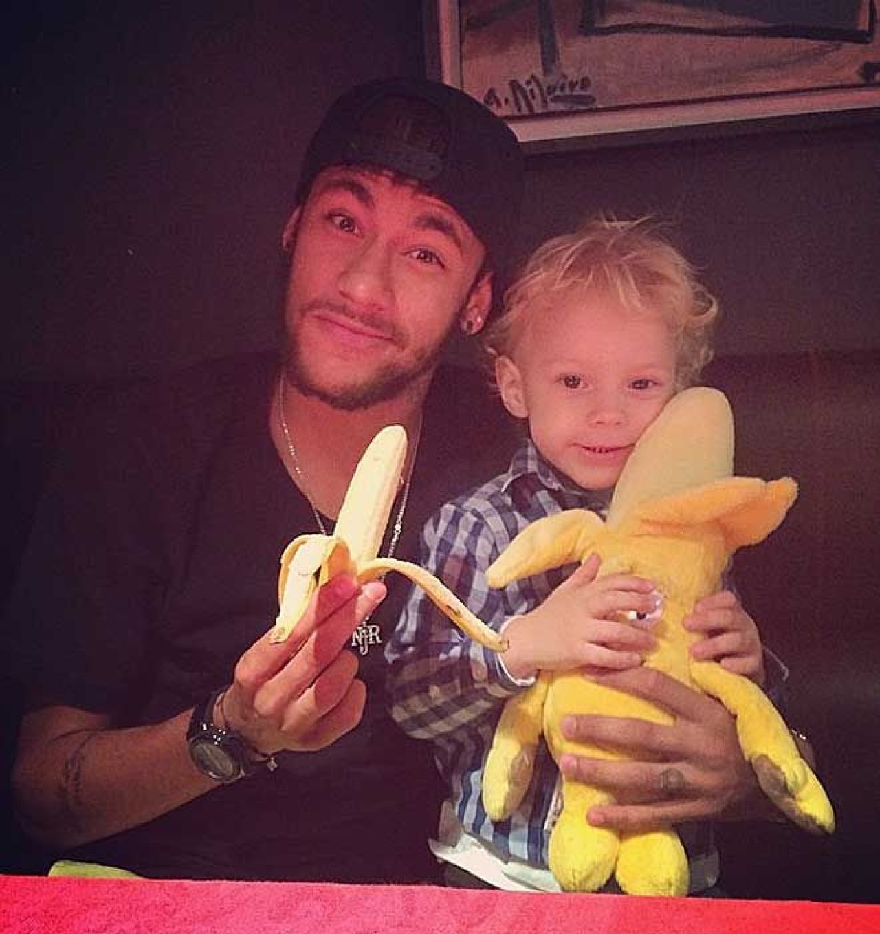 FOTO Campanie FARA PRECEDENT de sustinere pentru Dani Alves! Reactii pe toata planeta dupa atacul cu banane!_4