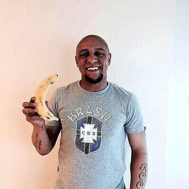 FOTO Campanie FARA PRECEDENT de sustinere pentru Dani Alves! Reactii pe toata planeta dupa atacul cu banane!_6