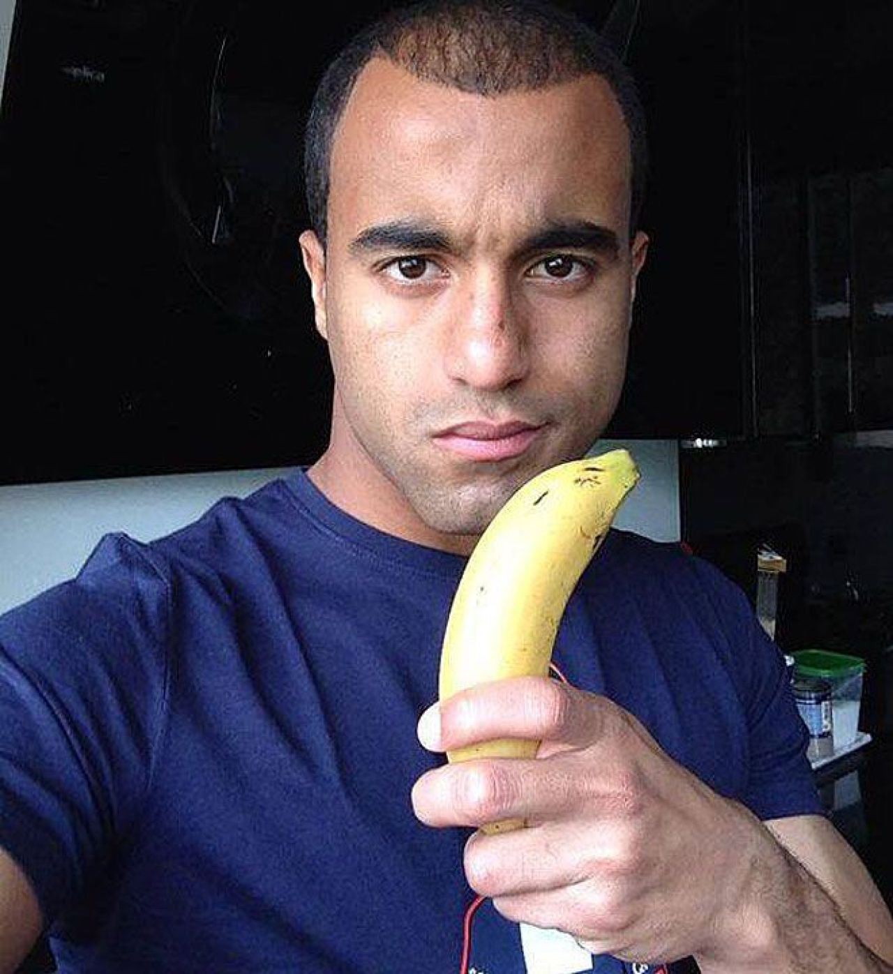 FOTO Campanie FARA PRECEDENT de sustinere pentru Dani Alves! Reactii pe toata planeta dupa atacul cu banane!_12