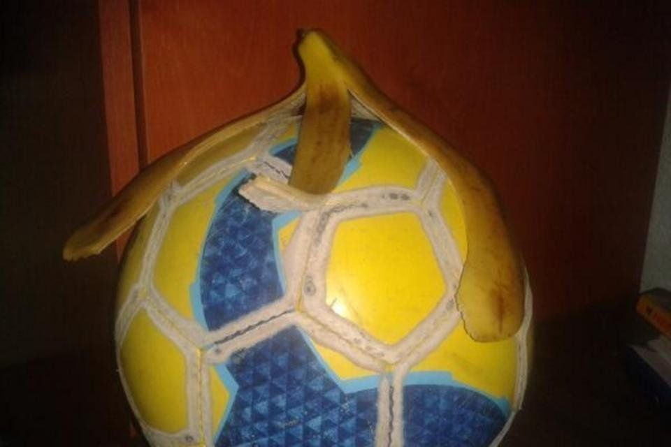 FOTO Campanie FARA PRECEDENT de sustinere pentru Dani Alves! Reactii pe toata planeta dupa atacul cu banane!_22