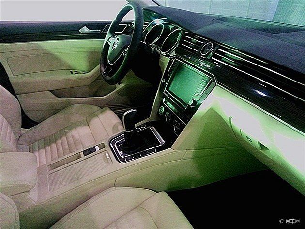 FOTO Surpriza de la Volkswagen! Asa arata noul Passat! Primele imagini au ajuns pe net!_2
