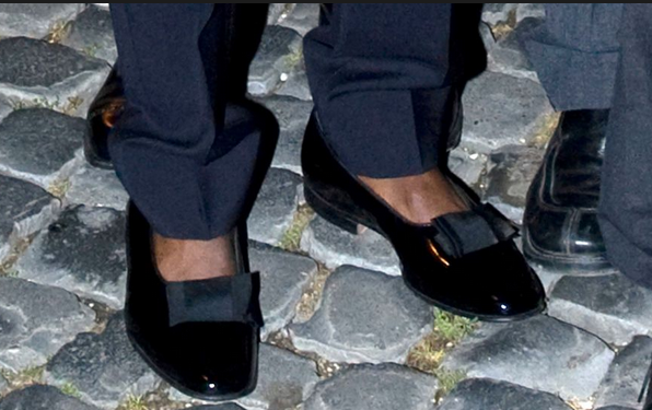 FOTO Aparitia SOC a lui Gervinho! S-a prezentat la un eveniment incaltat cu pantofi de dama! :)