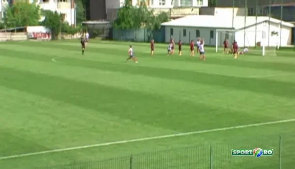 Golul anului in Romania a fost reusit de o femeie! Ce sut fabulos din corner a prins in minutul 90! VIDEO
