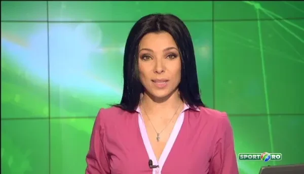 Imagini INCENDIARE! Cu trabucul in gura si inconjurat de bombe sexy! Asa a fost surprins Mutu in club!