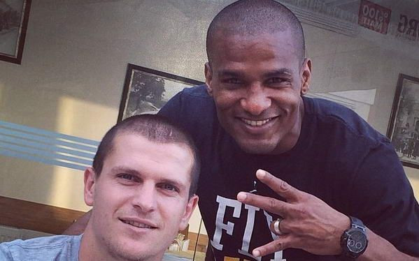 Il invat sa zambeasca! Super imagine postata de la Malouda! Cum il descrie pe Bourceanu: