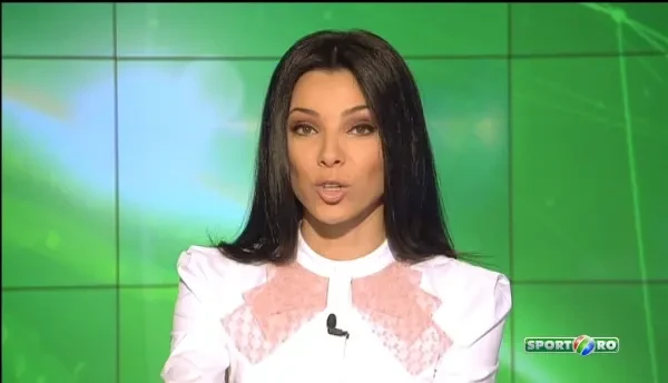 In Bolivia, un fotbalist a fost muscat de 3 ori de cainele pe care a incercat sa-l scoata de pe teren! VIDEO