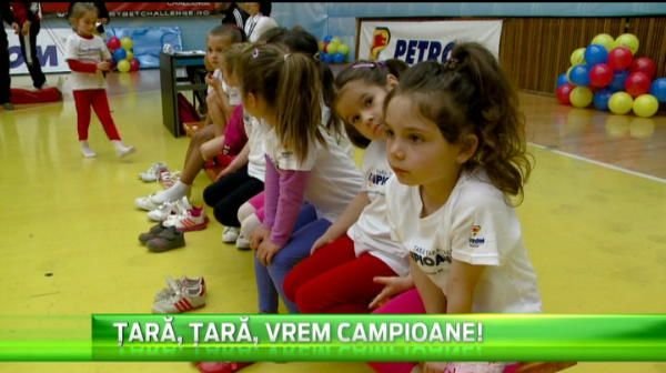Tara, tara, vrem campioane! Caravana condusa de Belu si Bitang a trecut pe la Constanta, antrenorii au fost "asediati" de gimnaste