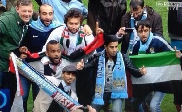 IMAGINEA anului in Premier League! Ce faceau fanii lui City in timp ce Liverpool revenea cu 2 goluri in 2 minute! FOTO_2