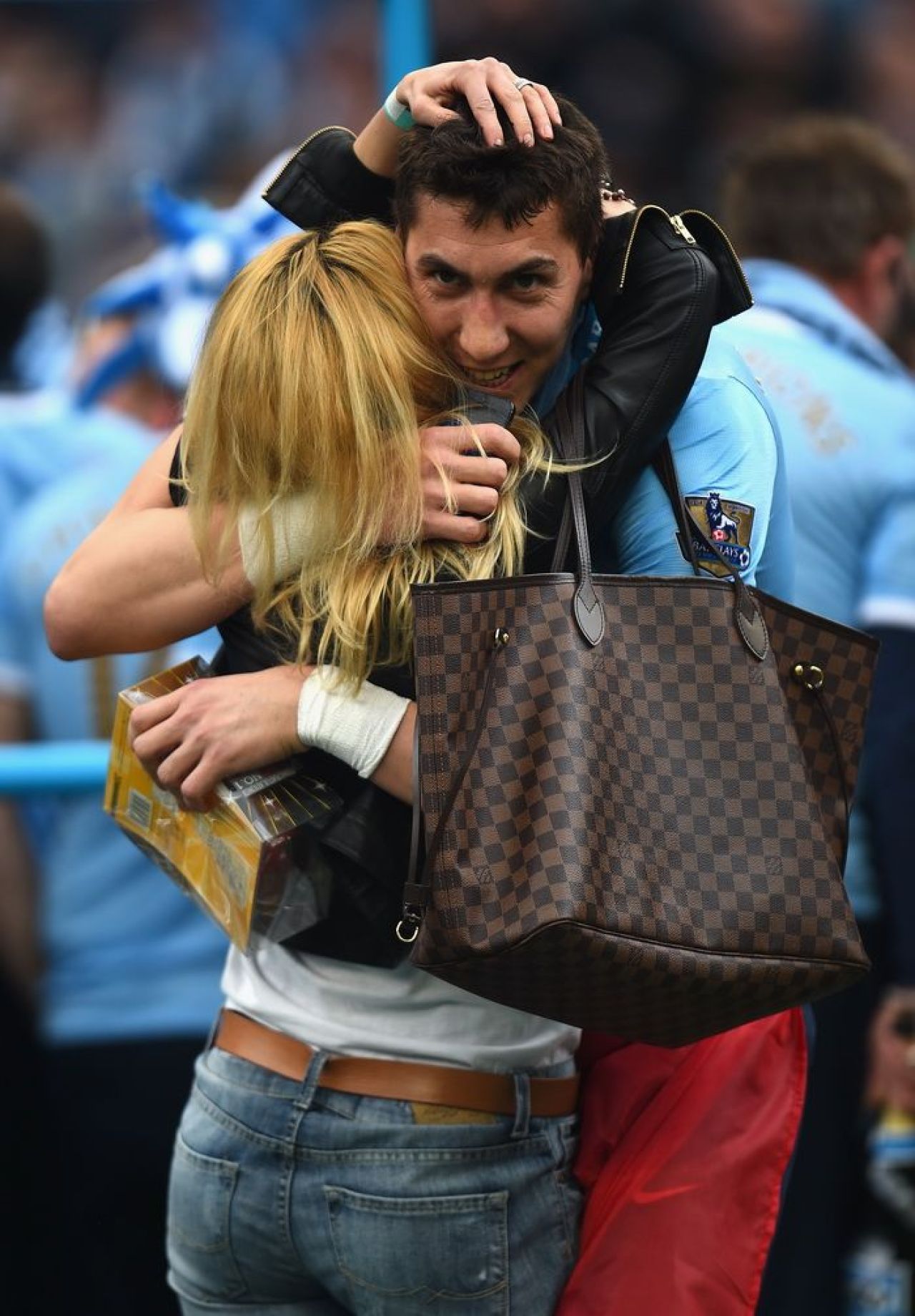 ACUM LIVE VIDEO: Pantilimonu petrece! Mii de oameni in strada pentru sarbatoarea de titlu a lui Manchester City! FOTO&VIDEO_2