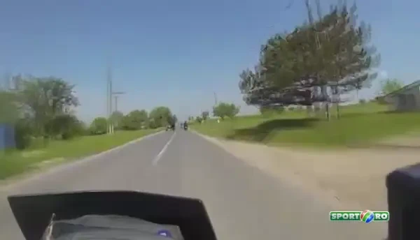 VIDEO Imaginile din Romania care fac inconjurul lumii! Ce s-a intamplat intre o caruta si o motocicleta pe sosea