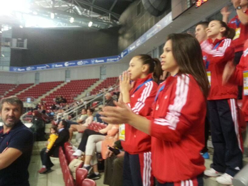 FOTO & VIDEO A inceput Europeanul de gimnastica! Romancele au facut deja SHOW in tribune! Imagini de la Sofia_5