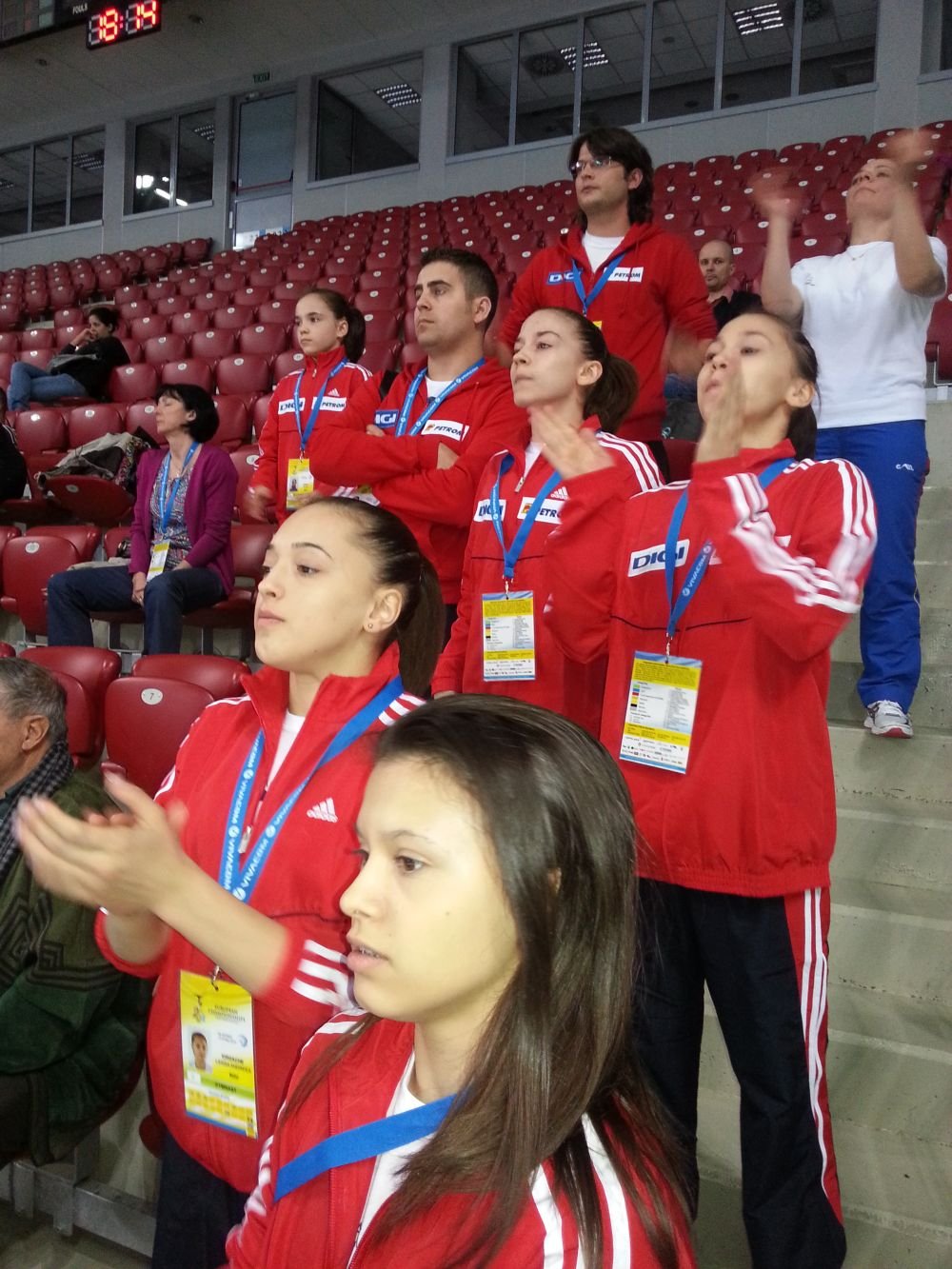 FOTO & VIDEO A inceput Europeanul de gimnastica! Romancele au facut deja SHOW in tribune! Imagini de la Sofia_7