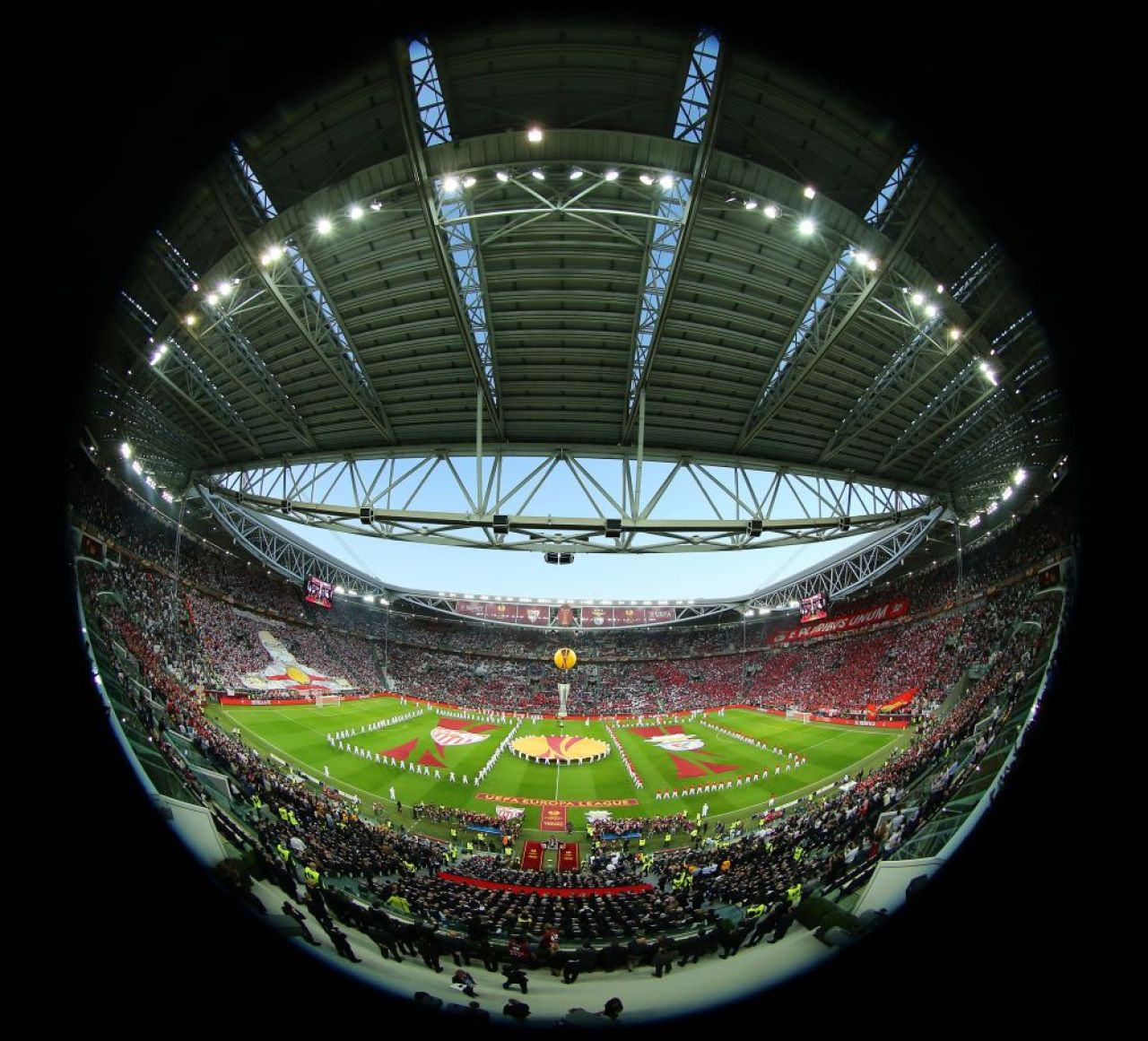 INVITAT de LUX la finala Europa League! Aparitia surpriza din tribuna, alaturi de un roman! FOTO_5