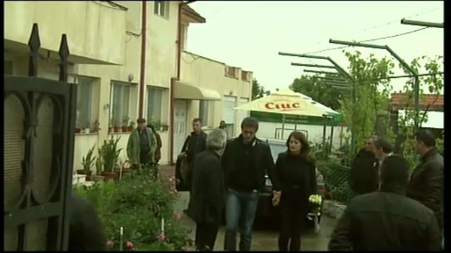 Si-a dus copilul la fotbal si l-a facut capitanul Romaniei, Barcei si Craiovei. Gica Popescu a ajuns la inmormantarea tatalui sau_1