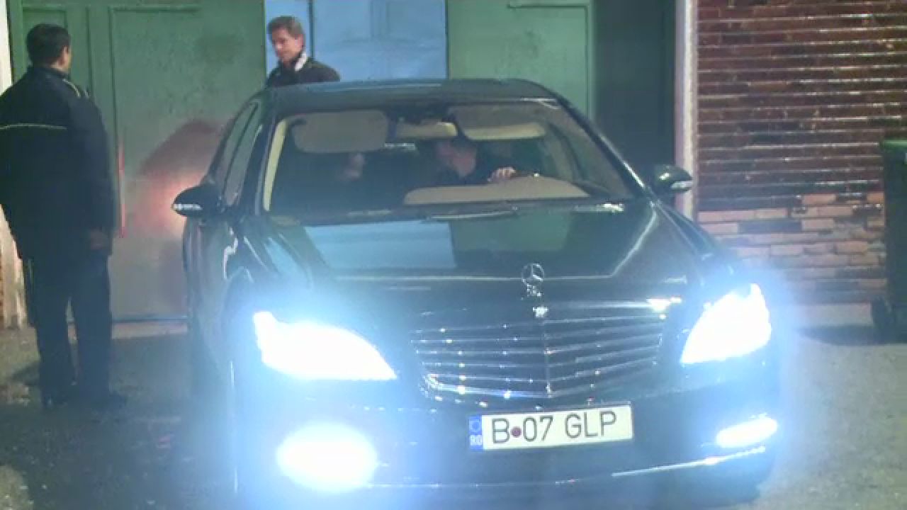 Si-a dus copilul la fotbal si l-a facut capitanul Romaniei, Barcei si Craiovei. Gica Popescu a ajuns la inmormantarea tatalui sau_4