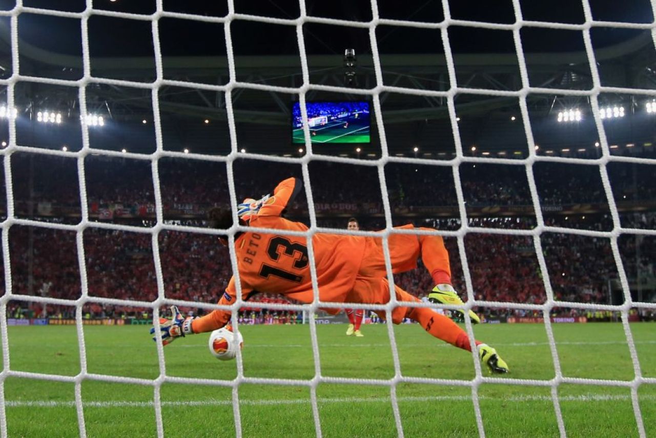 SUPER GALERIE FOTO: Cele mai tari imagini de la finala Europa League! De la agonie la extaz si blesteme grele:_12