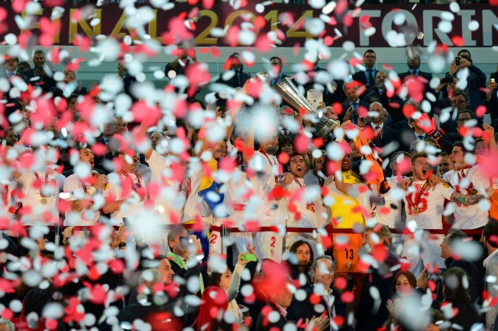 SUPER GALERIE FOTO: Cele mai tari imagini de la finala Europa League! De la agonie la extaz si blesteme grele:_13