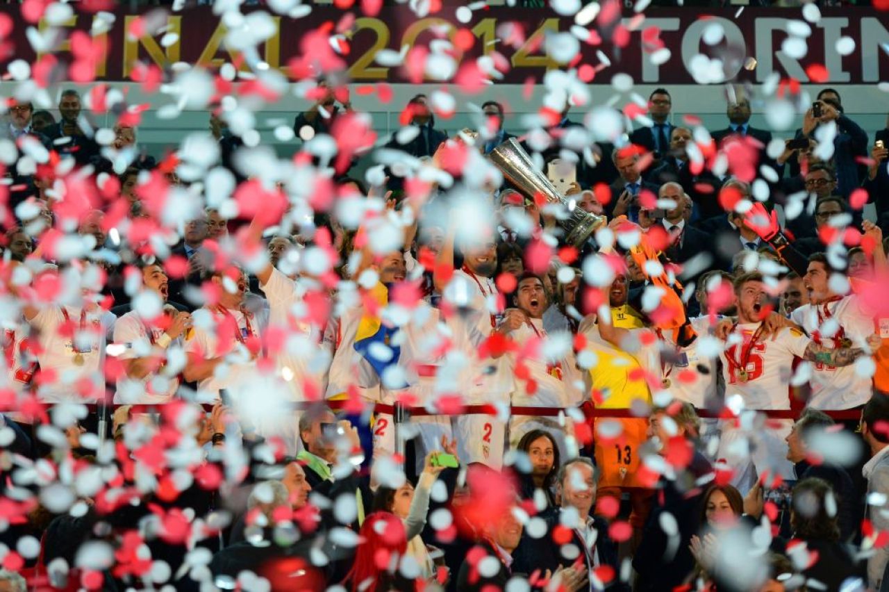SUPER GALERIE FOTO: Cele mai tari imagini de la finala Europa League! De la agonie la extaz si blesteme grele:_13