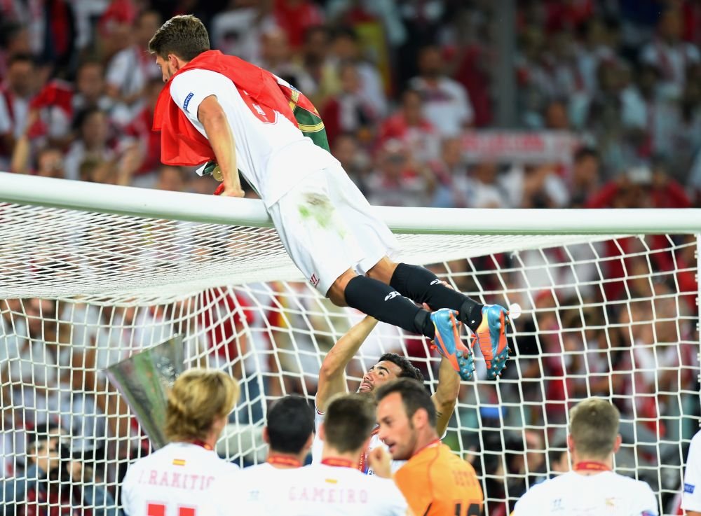 SUPER GALERIE FOTO: Cele mai tari imagini de la finala Europa League! De la agonie la extaz si blesteme grele:_16