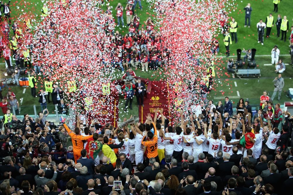 SUPER GALERIE FOTO: Cele mai tari imagini de la finala Europa League! De la agonie la extaz si blesteme grele:_17