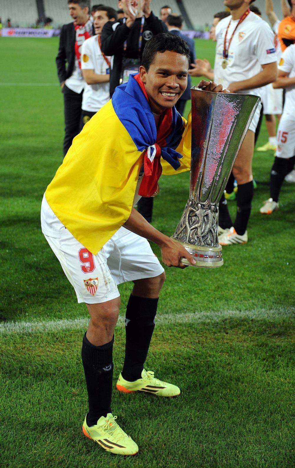 SUPER GALERIE FOTO: Cele mai tari imagini de la finala Europa League! De la agonie la extaz si blesteme grele:_21
