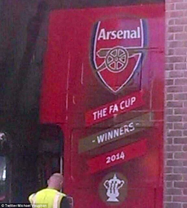 Imaginea care a scapat astazi pe net: Wenger a comandat deja autobuzul pentru sarbatoarea castigarii FA Cup! Finala e la Sport.ro_1