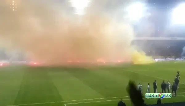 Incidente la finala Cupei Bulgariei! Stadionul A LUAT FOC! Curtean, Hamza, Luchin si Moti sunt pe teren