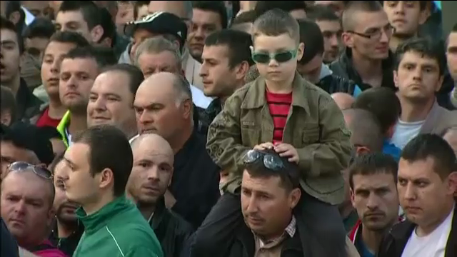 Imagini incredibile la un meci de Liga I! Tot orasul a incercat sa intre pe stadion. Ce s-a intamplat. VIDEO_2