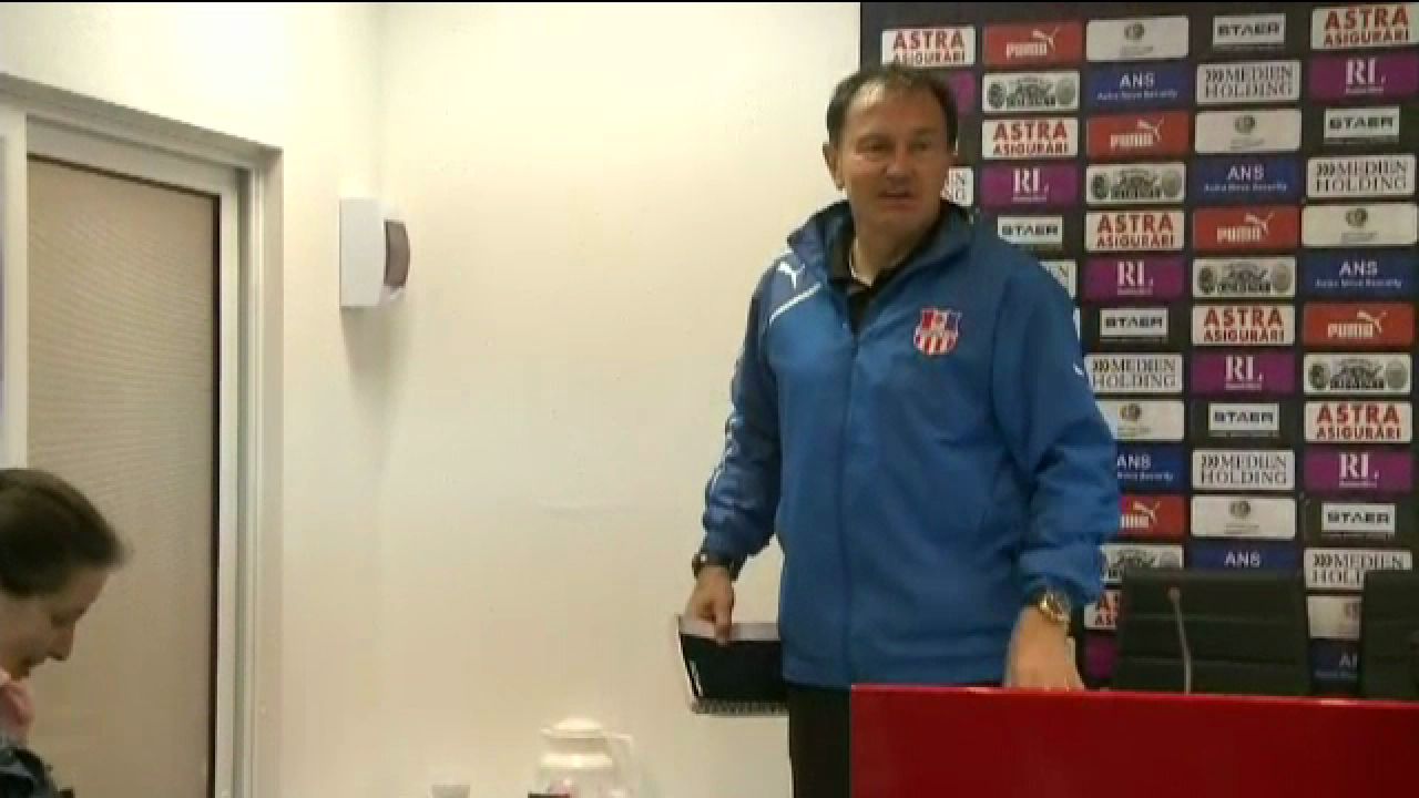 Faza geniala in Liga I la conferinta de presa! Antrenorul a venit imbracat asa si a anuntat: