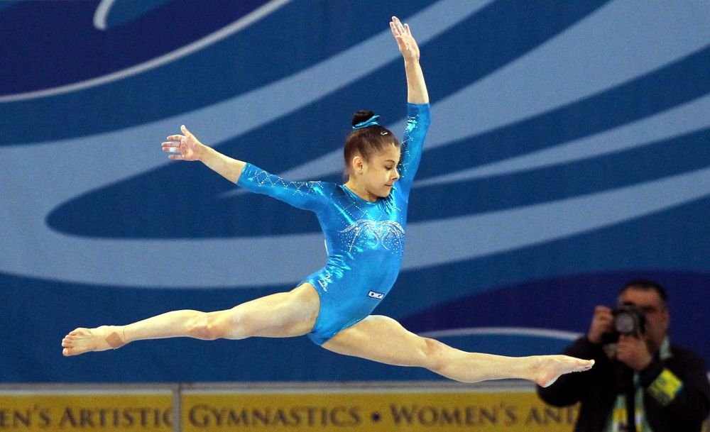 Romania a cucerit azi TREI medalii cu junioarele la Europeanul de gimnastica! Argint pentru Laura Jurca si Andreea Iridon