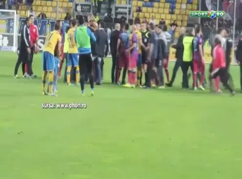 VIDEO: "Mi-a dat un cap in gura, ce a facut Reghecampf e INCALIFICABIL!" Acuzatii fara precedent dupa CUTREMURUL de la Ploiesti