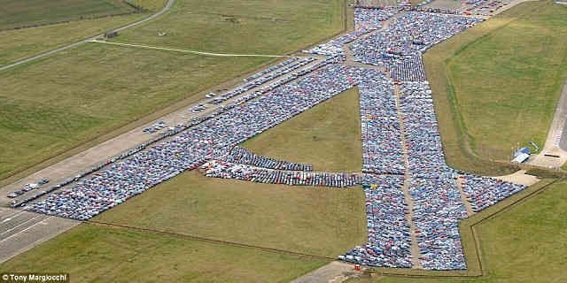 FOTO Imaginea CRIZEI in industria auto! Sute de mii de masini noi, ABANDONATE pe camp!_10